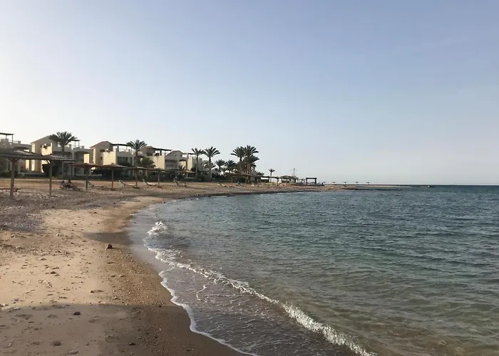 With Roof At Laguna Bay- Ain Sokhna - شالية غرفتين مكيف بالكامل بالرووف قرية لاجونا باي - العين السخنة *